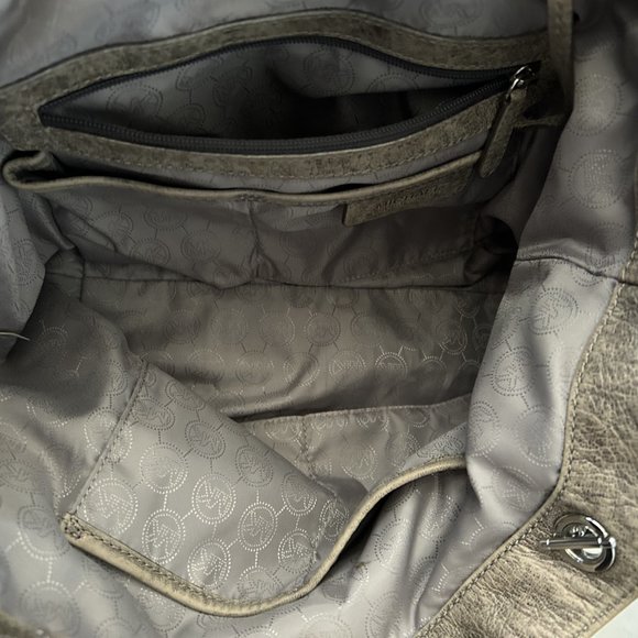 Michael Kors Distressed Platinum Slouchy Leather Bag Chain Detail MK Logo Cover - Picture 4 of 10